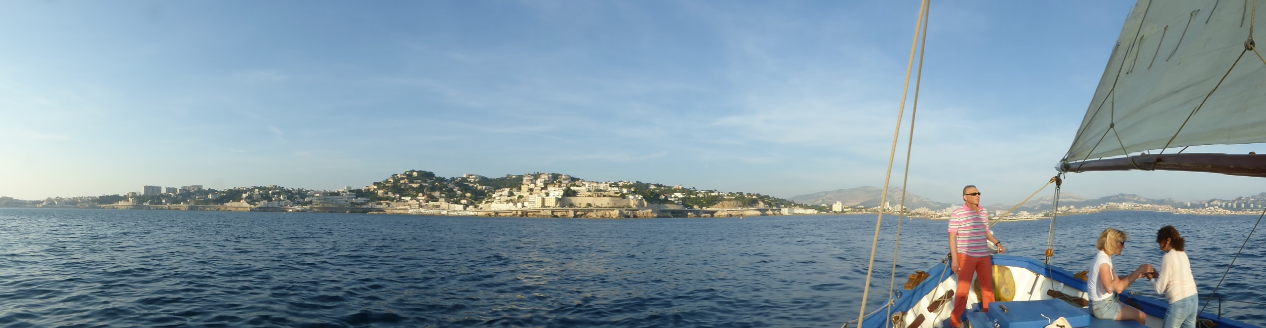 Marseille vue de la mer... c'est un panorama unique !!